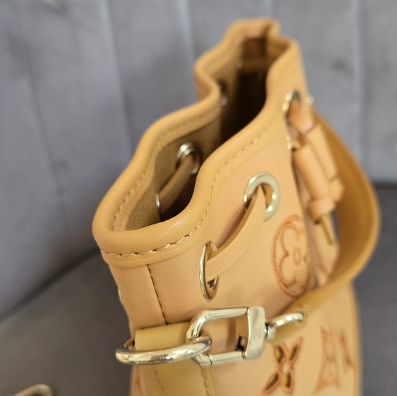 BRAND NEW NANO NOE - Picture 2 of 12